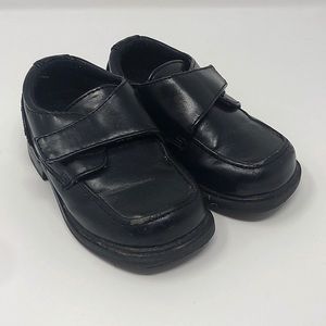 Black toddler boys’ dress shoes